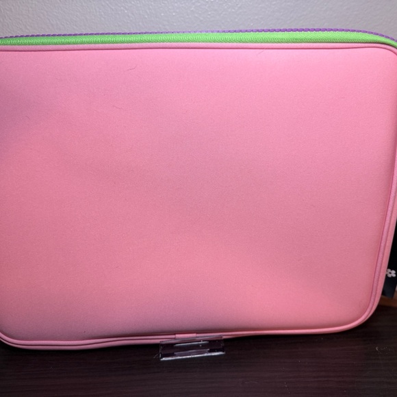 Marc Jacobs Daisy Pop Pink Floral Laptop Pouch NWT - Picture 3 of 6